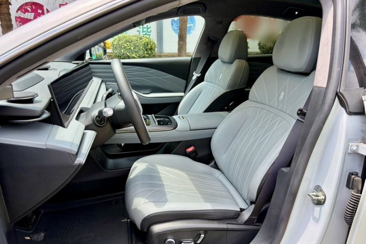 Used Geely Galaxy E8 2025 700 km Long-Range Intelligent Driving Version Left Front Seat