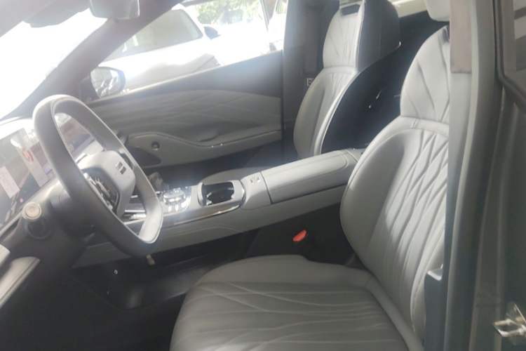 Used Geely Galaxy E8 2025 700 km Long-Range Intelligent Driving Version Left Front Seat