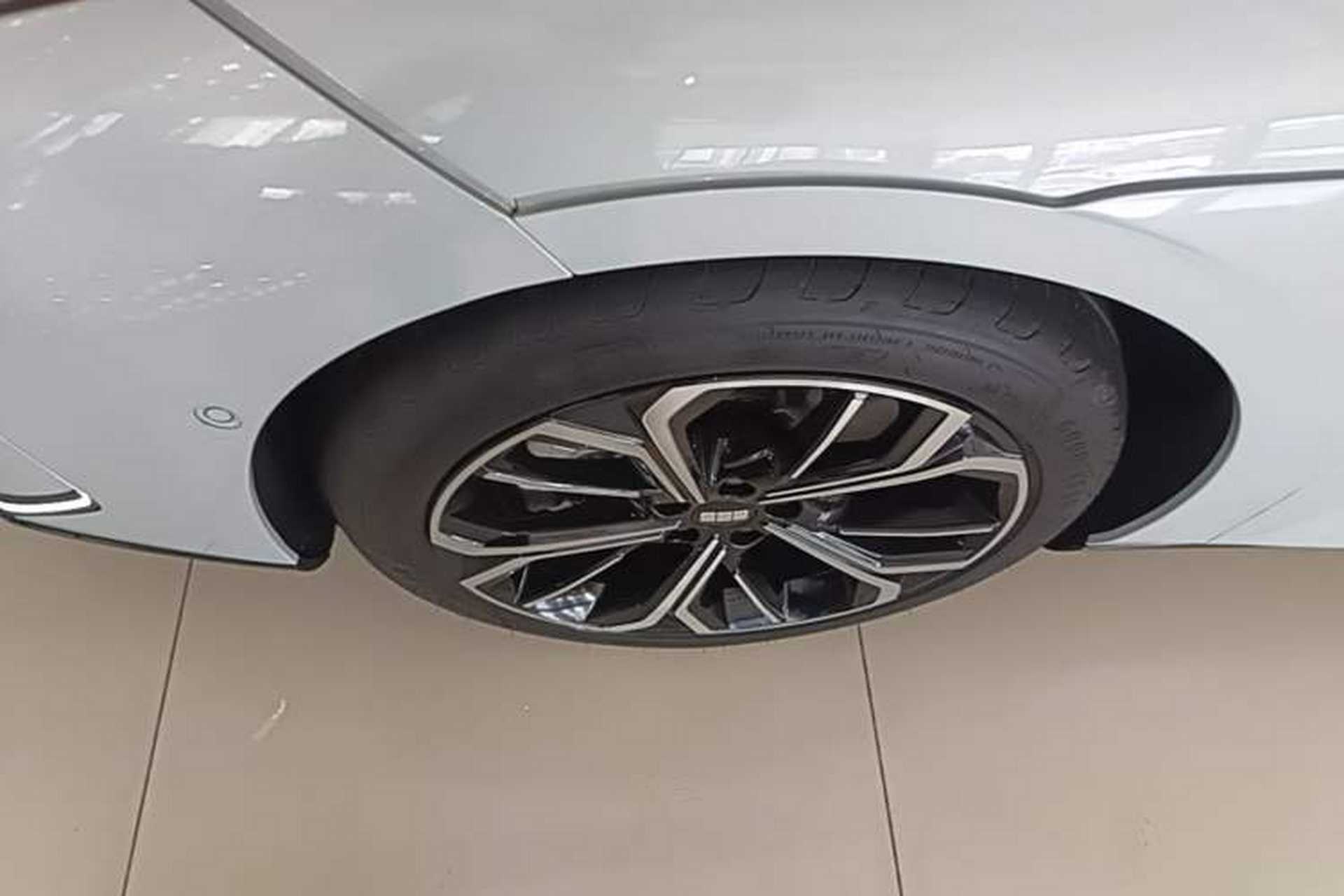 Used Geely Galaxy E8 2025 700 km Long-Range Intelligent Driving Version Left Front Wheel Hub