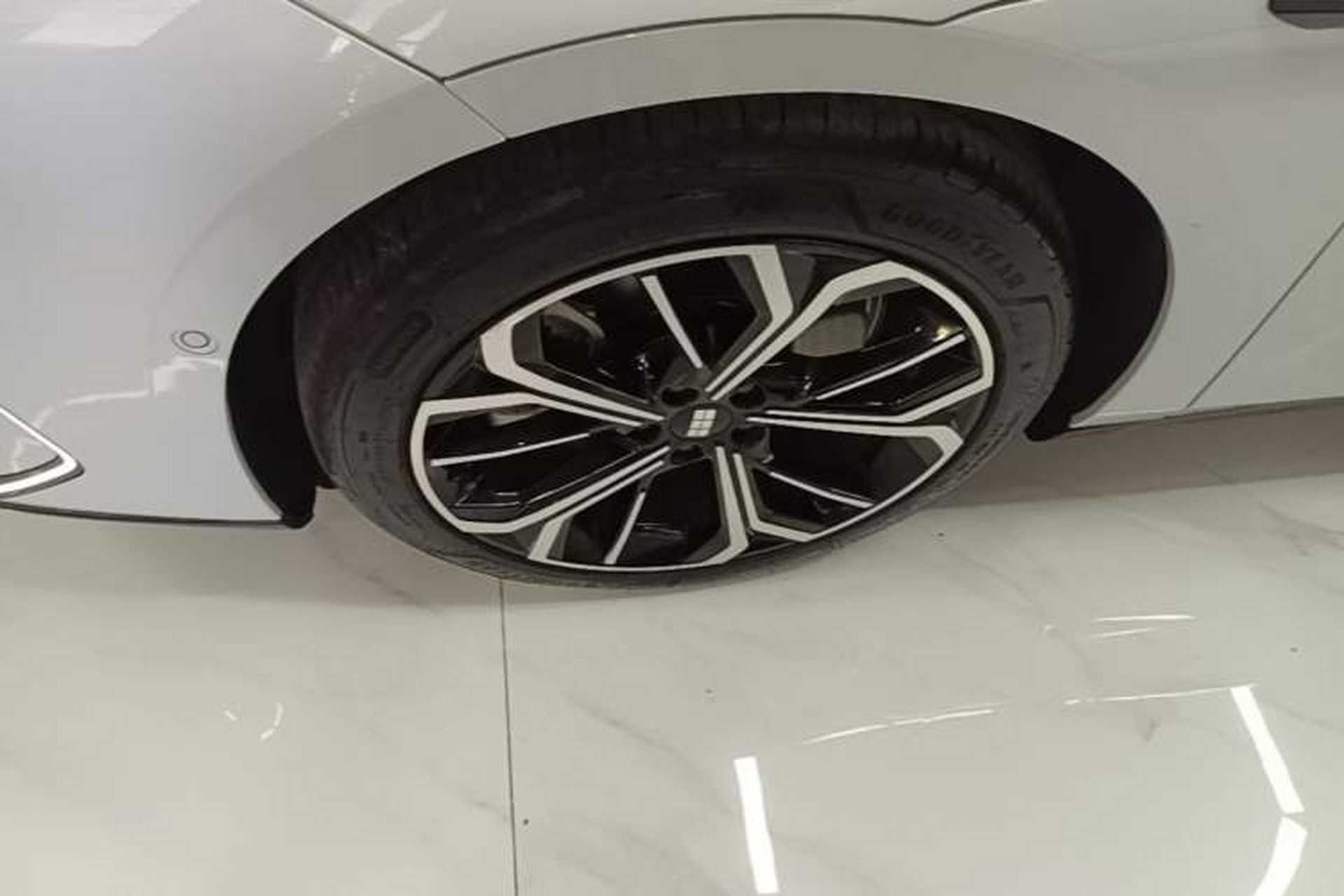 Used Geely Galaxy E8 2025 700 km Long-Range Intelligent Driving Version Left Front Wheel Hub