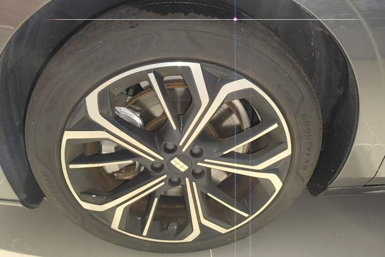 Used Geely Galaxy E8 2025 700 km Long-Range Intelligent Driving Version Left Front Wheel Hub
