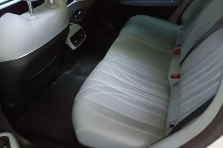 Used Geely Galaxy E8 2025 700 km Long-Range Intelligent Driving Version Left Rear Seat