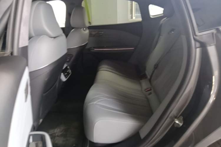 Used Geely Galaxy E8 2025 700 km Long-Range Intelligent Driving Version Left Rear Seat