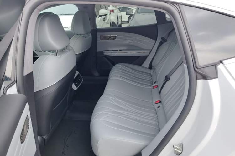 Used Geely Galaxy E8 2025 700 km Long-Range Intelligent Driving Version Left Rear Seat