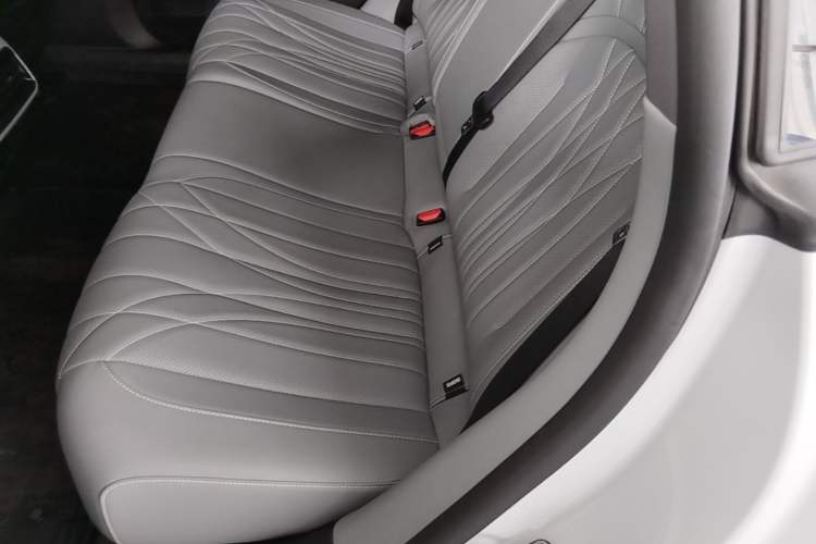 Used Geely Galaxy E8 2025 700 km Long-Range Intelligent Driving Version Left Rear Seat