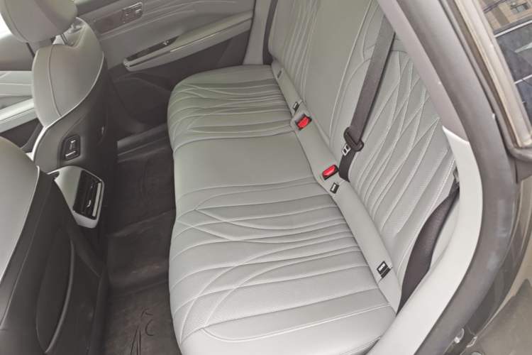 Used Geely Galaxy E8 2025 700 km Long-Range Intelligent Driving Version Left Rear Seat