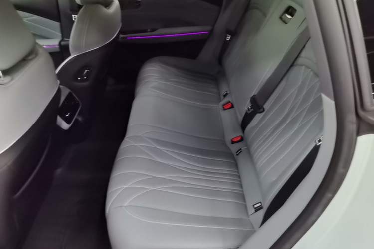 Used Geely Galaxy E8 2025 700 km Long-Range Intelligent Driving Version Left Rear Seat