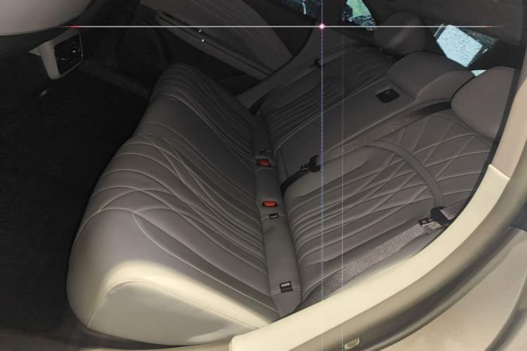 Used Geely Galaxy E8 2025 700 km Long-Range Intelligent Driving Version Left Rear Seat