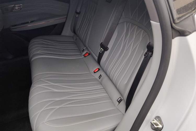 Used Geely Galaxy E8 2025 700 km Long-Range Intelligent Driving Version Left Rear Seat