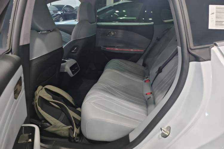 Used Geely Galaxy E8 2025 700 km Long-Range Intelligent Driving Version Left Rear Seat