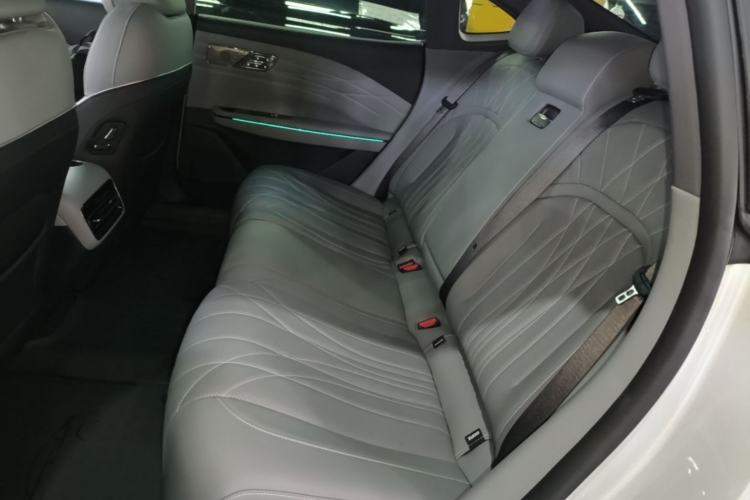 Used Geely Galaxy E8 2025 700 km Long-Range Intelligent Driving Version Left Rear Seat