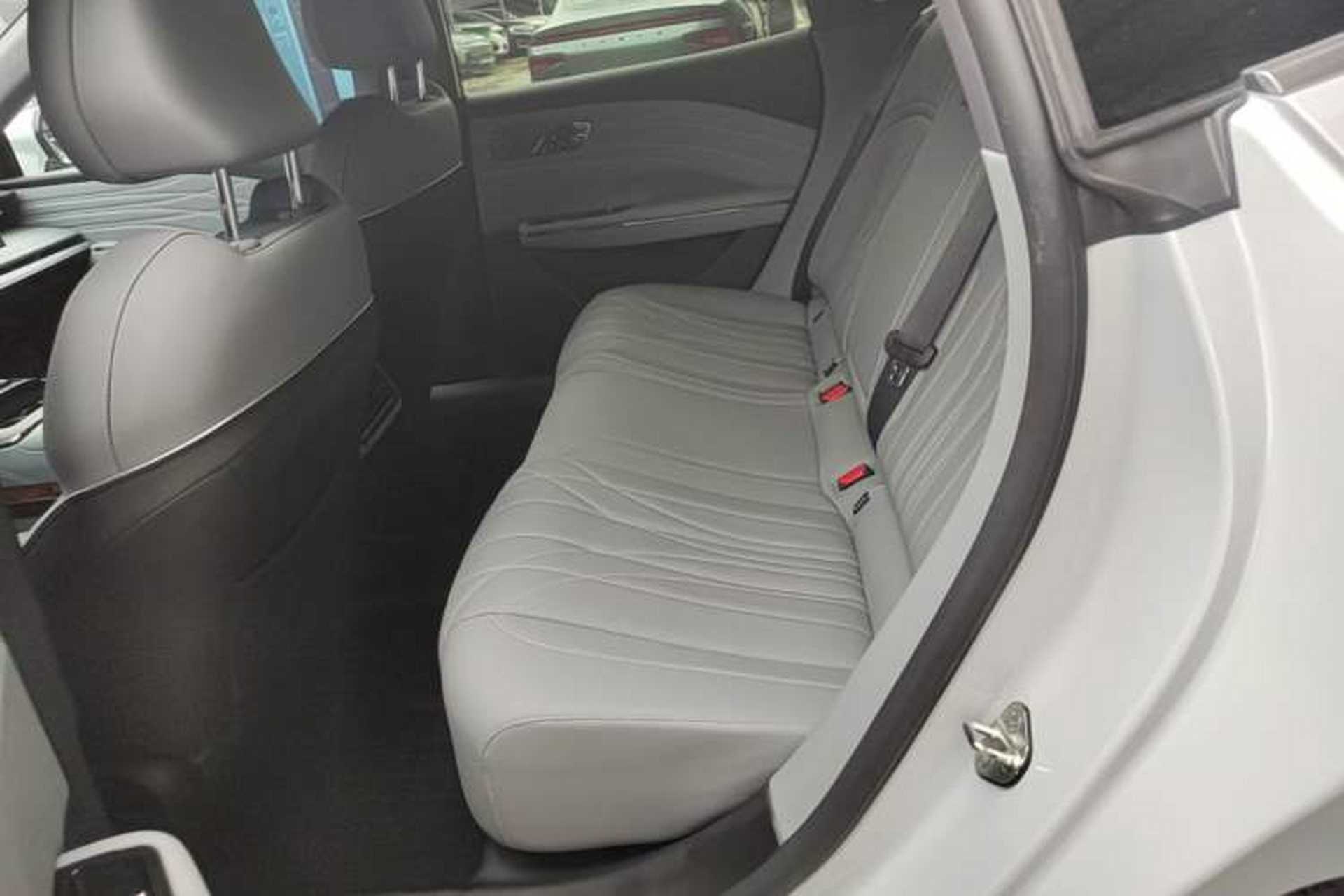 Used Geely Galaxy E8 2025 700 km Long-Range Intelligent Driving Version Left Rear Seat