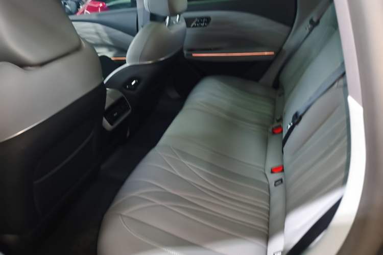Used Geely Galaxy E8 2025 700 km Long-Range Intelligent Driving Version Left Rear Seat