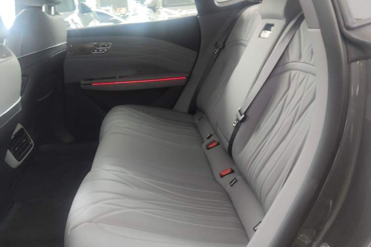 Used Geely Galaxy E8 2025 700 km Long-Range Intelligent Driving Version Left Rear Seat