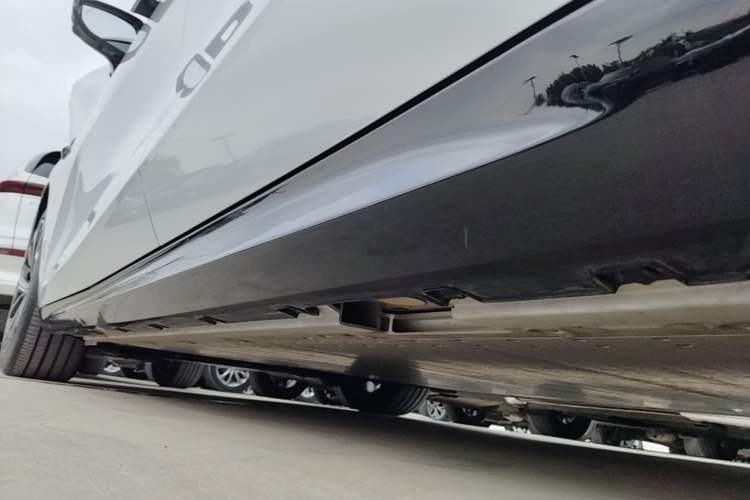 Used Geely Galaxy E8 2025 700 km Long-Range Intelligent Driving Version Left Side Sill