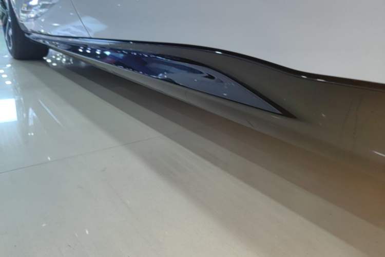 Used Geely Galaxy E8 2025 700 km Long-Range Intelligent Driving Version Left Side Sill