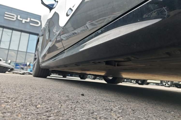 Used Geely Galaxy E8 2025 700 km Long-Range Intelligent Driving Version Left Side Sill