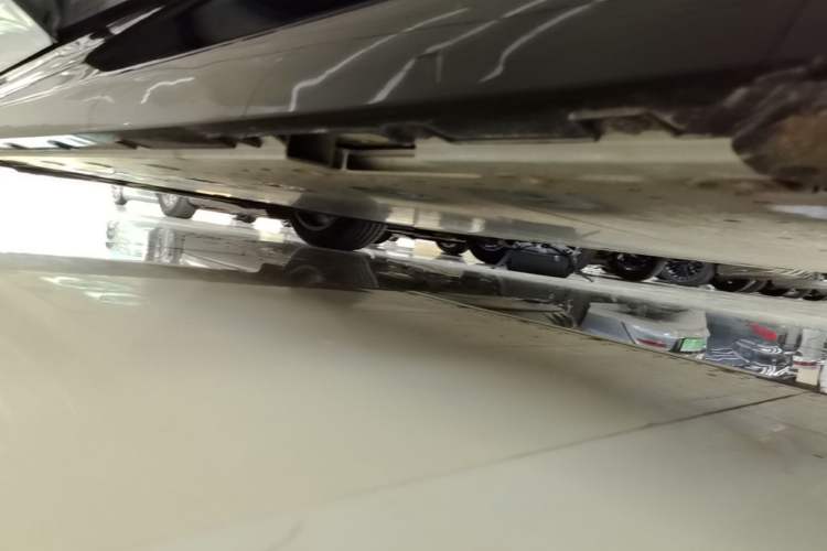 Used Geely Galaxy E8 2025 700 km Long-Range Intelligent Driving Version Left Side Sill