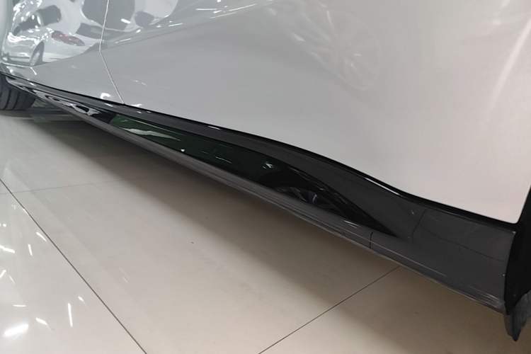 Used Geely Galaxy E8 2025 700 km Long-Range Intelligent Driving Version Left Side Sill
