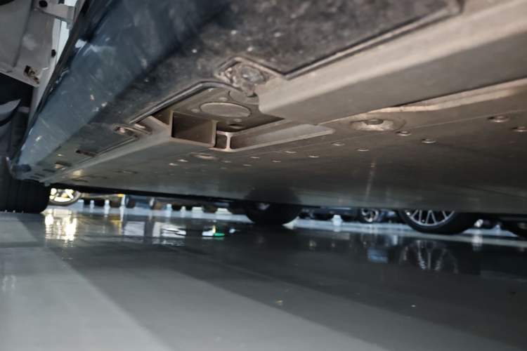 Used Geely Galaxy E8 2025 700 km Long-Range Intelligent Driving Version Left Side Sill
