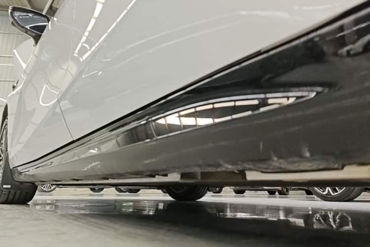 Used Geely Galaxy E8 2025 575 km Intelligent Driving Edition Left Side Sill