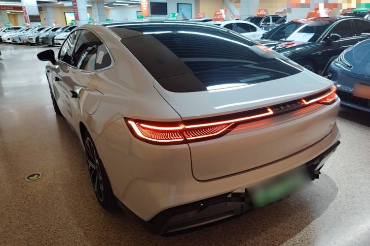 Used Geely Galaxy E8 2025 700 km Long-Range Intelligent Driving Version Rear Left 45 Deg