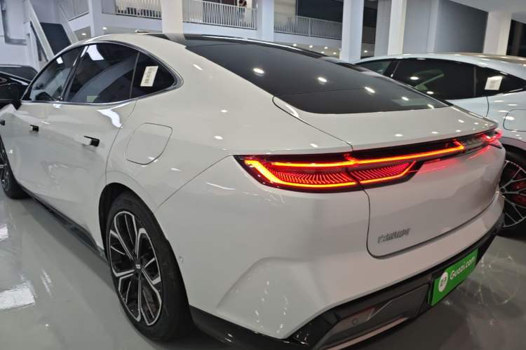Used Geely Galaxy E8 2025 700 km Long-Range Intelligent Driving Version Rear Left 45 Deg