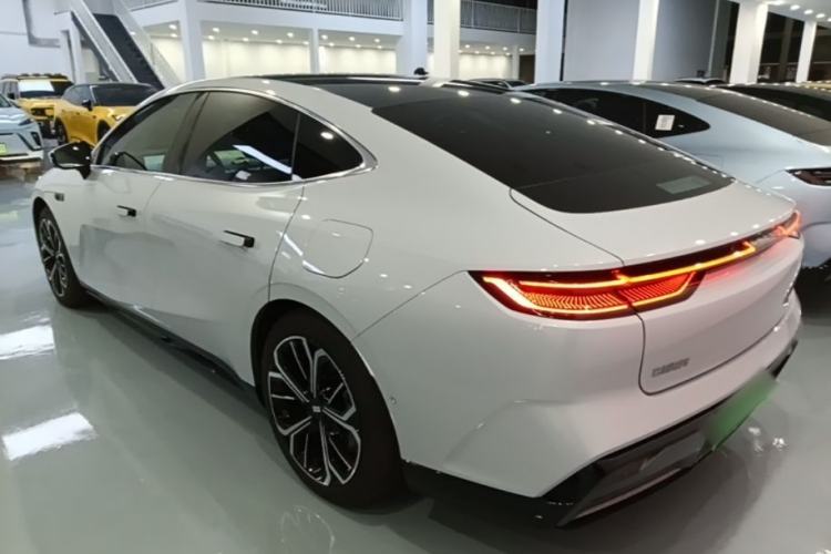 Used Geely Galaxy E8 2025 700 km Long-Range Intelligent Driving Version Rear Left 45 Deg
