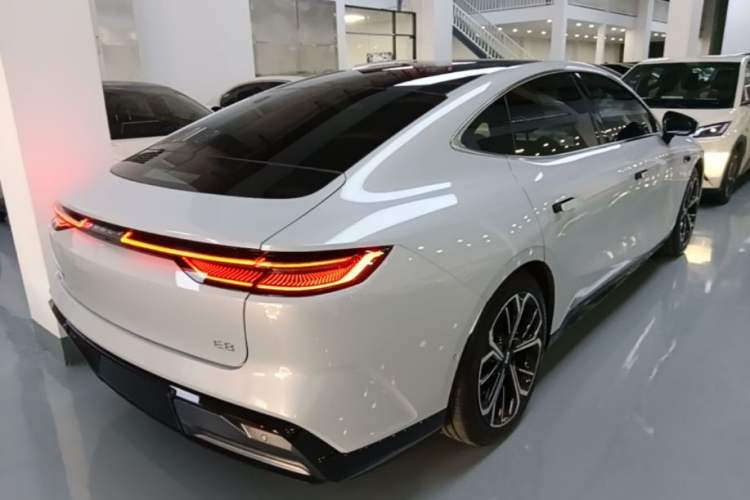 Used Geely Galaxy E8 2025 700 km Long-Range Intelligent Driving Version Rear Right 45 Deg