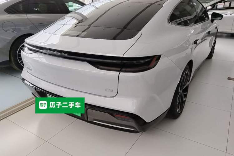 Used Geely Galaxy E8 2025 700 km Long-Range Intelligent Driving Version Rear Right 45 Deg