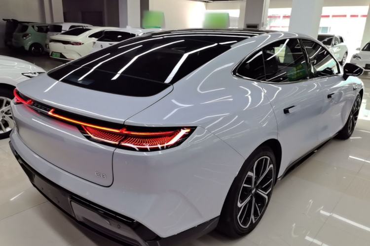 Used Geely Galaxy E8 2025 700 km Long-Range Intelligent Driving Version Rear Right 45 Deg