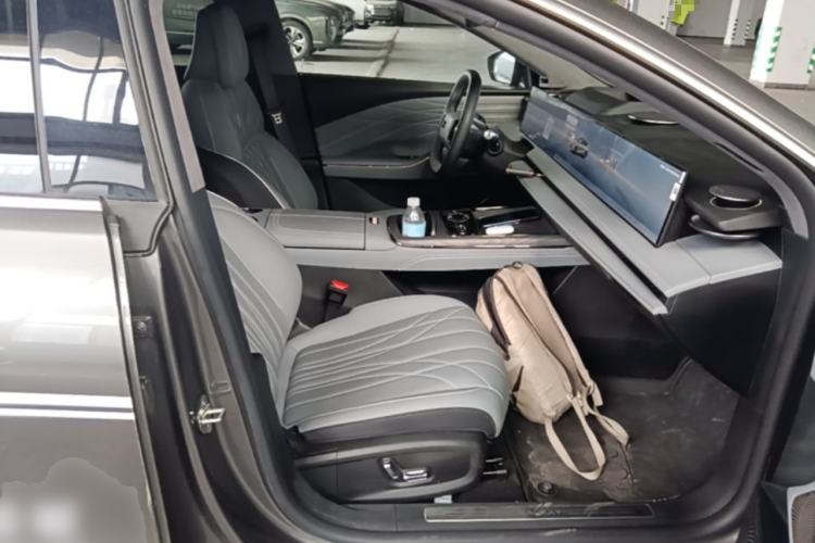 Used Geely Galaxy E8 2025 700 km Long-Range Intelligent Driving Version Right Front Seat