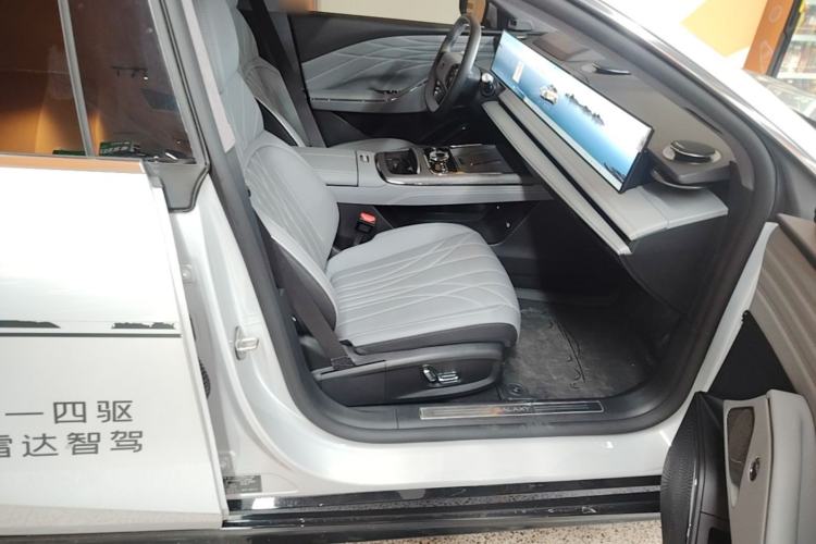 Used Geely Galaxy E8 2025 700 km Long-Range Intelligent Driving Version Right Front Seat