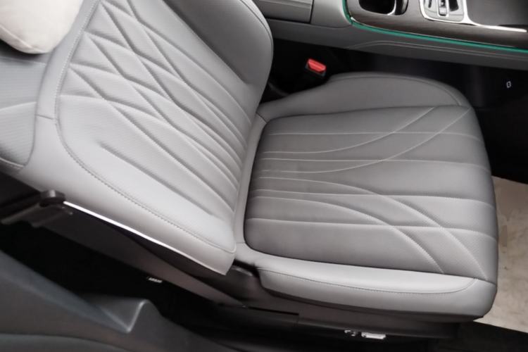 Used Geely Galaxy E8 2025 700 km Long-Range Intelligent Driving Version Right Front Seat
