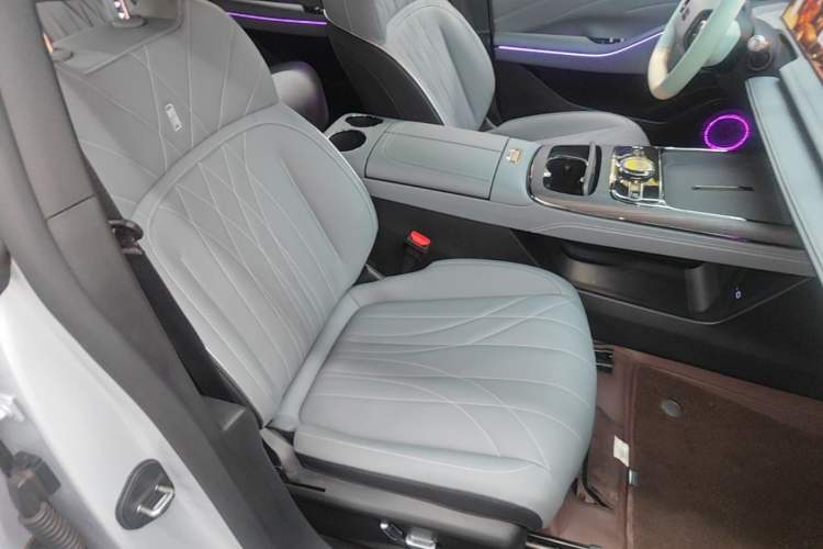 Used Geely Galaxy E8 2025 575 km Intelligent Driving Edition Right Front Seat