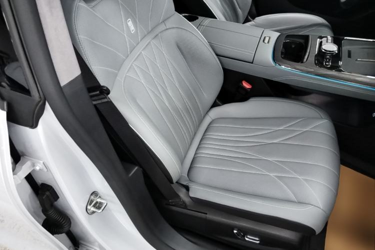 Used Geely Galaxy E8 2025 700 km Long-Range Intelligent Driving Version Right Front Seat