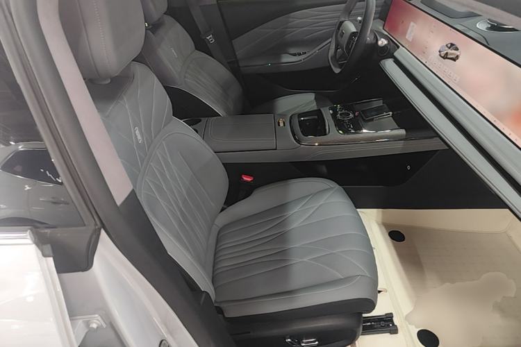 Used Geely Galaxy E8 2025 700 km Long-Range Intelligent Driving Version Right Front Seat