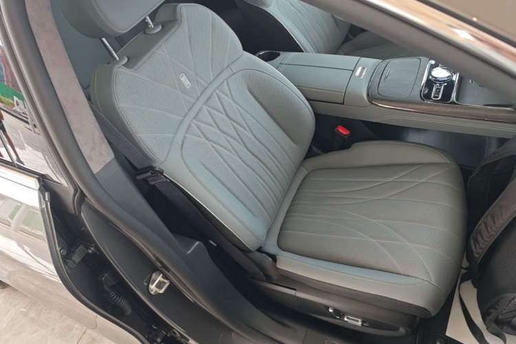 Used Geely Galaxy E8 2025 700 km Long-Range Intelligent Driving Version Right Front Seat