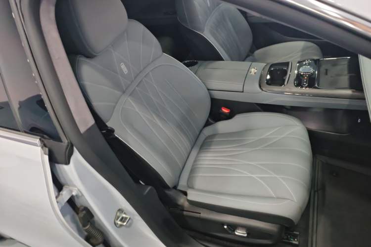 Used Geely Galaxy E8 2025 700 km Long-Range Intelligent Driving Version Right Front Seat