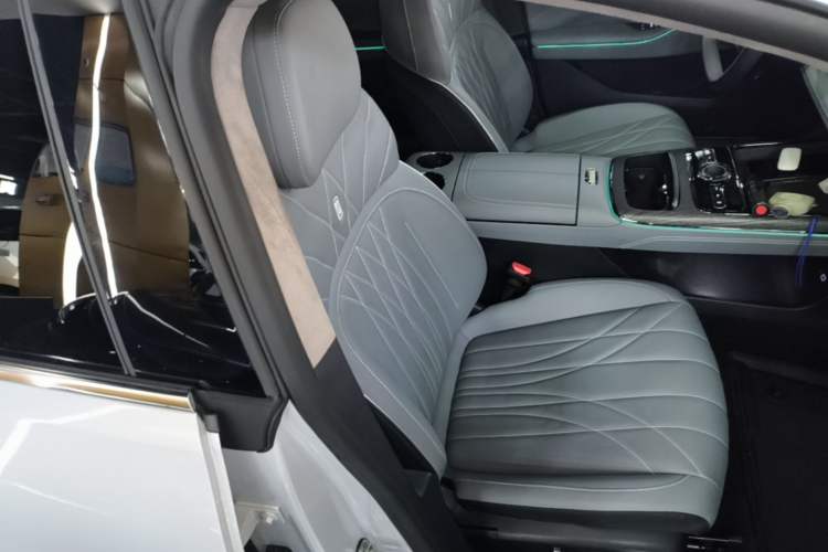 Used Geely Galaxy E8 2025 700 km Long-Range Intelligent Driving Version Right Front Seat
