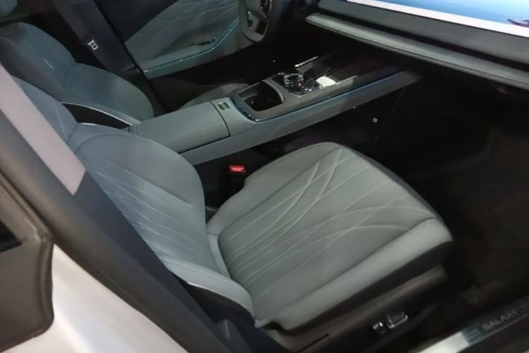 Used Geely Galaxy E8 2025 700 km Long-Range Intelligent Driving Version Right Front Seat