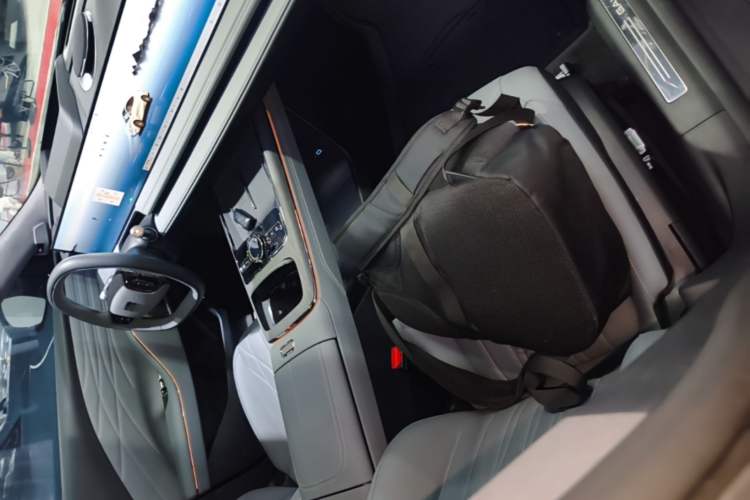 Used Geely Galaxy E8 2025 700 km Long-Range Intelligent Driving Version Right Front Seat