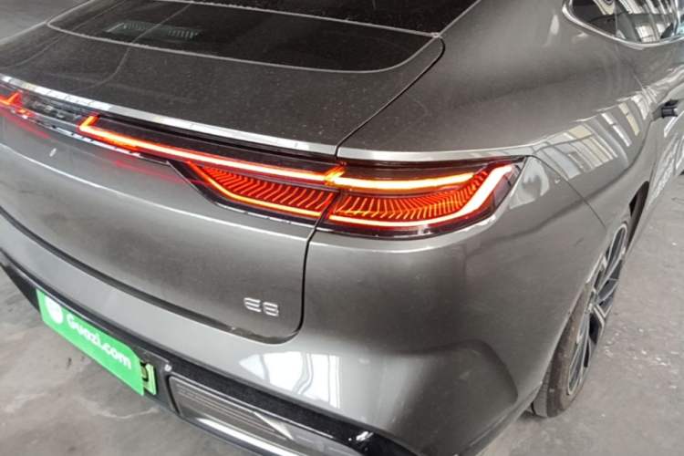 Used Geely Galaxy E8 2025 700 km Long-Range Intelligent Driving Version Right Rear Taillight