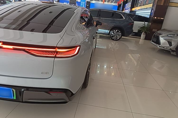 Used Geely Galaxy E8 2025 700 km Long-Range Intelligent Driving Version Right Rear Taillight