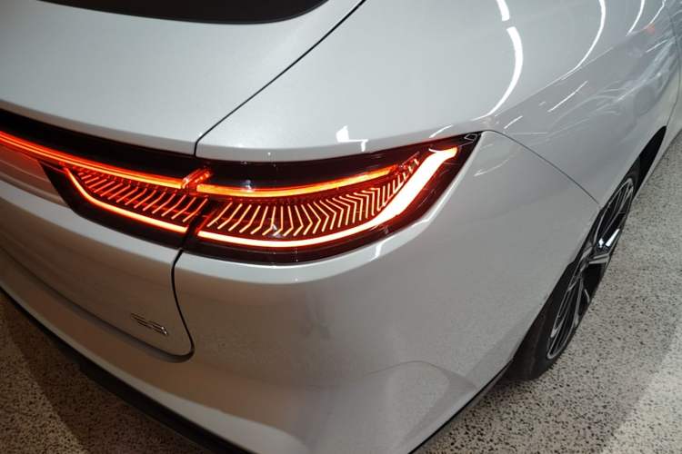 Used Geely Galaxy E8 2025 700 km Long-Range Intelligent Driving Version Right Rear Taillight