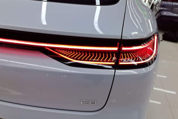 Used Geely Galaxy E8 2025 700 km Long-Range Intelligent Driving Version Right Rear Taillight