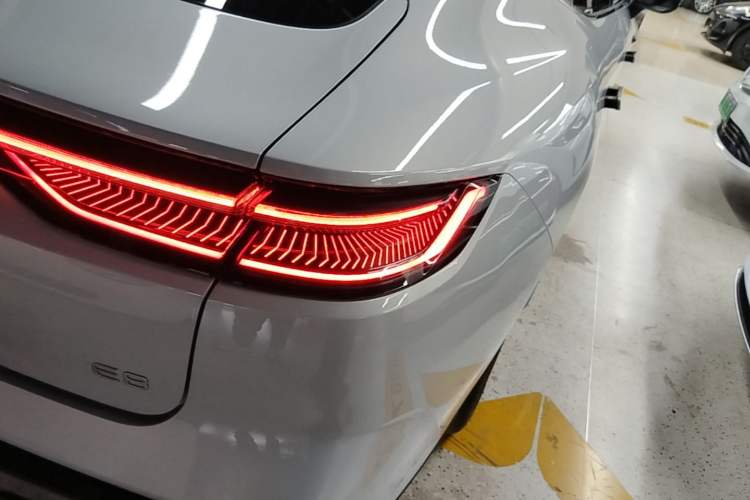 Used Geely Galaxy E8 2025 700 km Long-Range Intelligent Driving Version Right Rear Taillight
