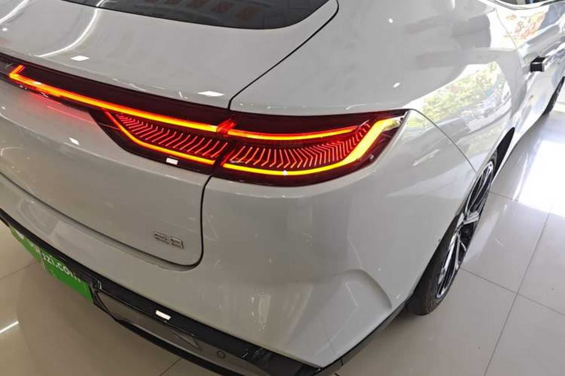 Used Geely Galaxy E8 2025 700 km Long-Range Intelligent Driving Version Right Rear Taillight