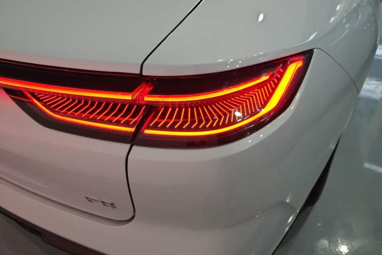 Used Geely Galaxy E8 2025 700 km Long-Range Intelligent Driving Version Right Rear Taillight