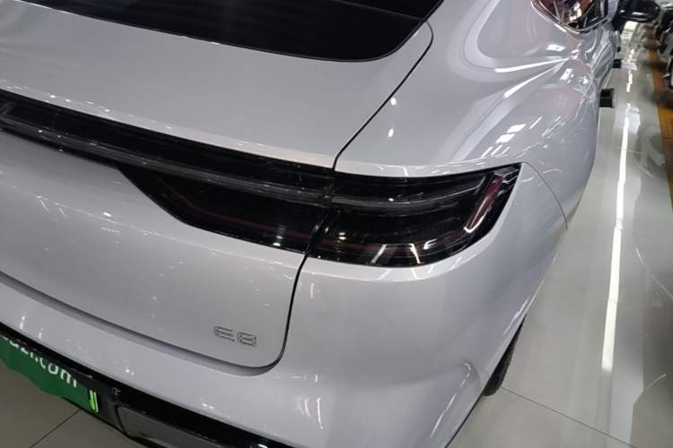 Used Geely Galaxy E8 2025 700 km Long-Range Intelligent Driving Version Right Rear Taillight